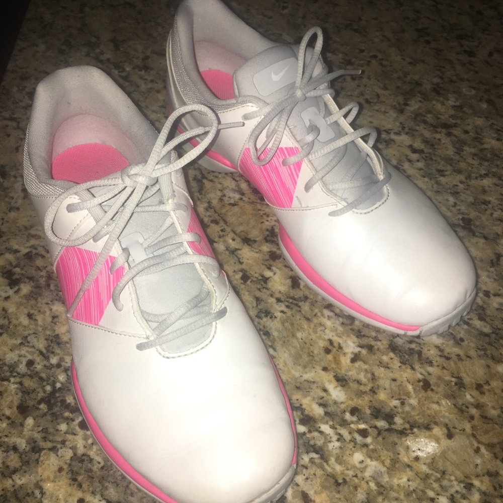 Nike tennis shoes